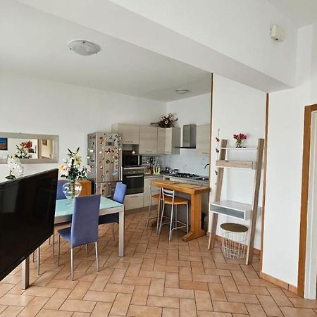 Delizioso Appartamento Collinare Limigiano Extérieur photo