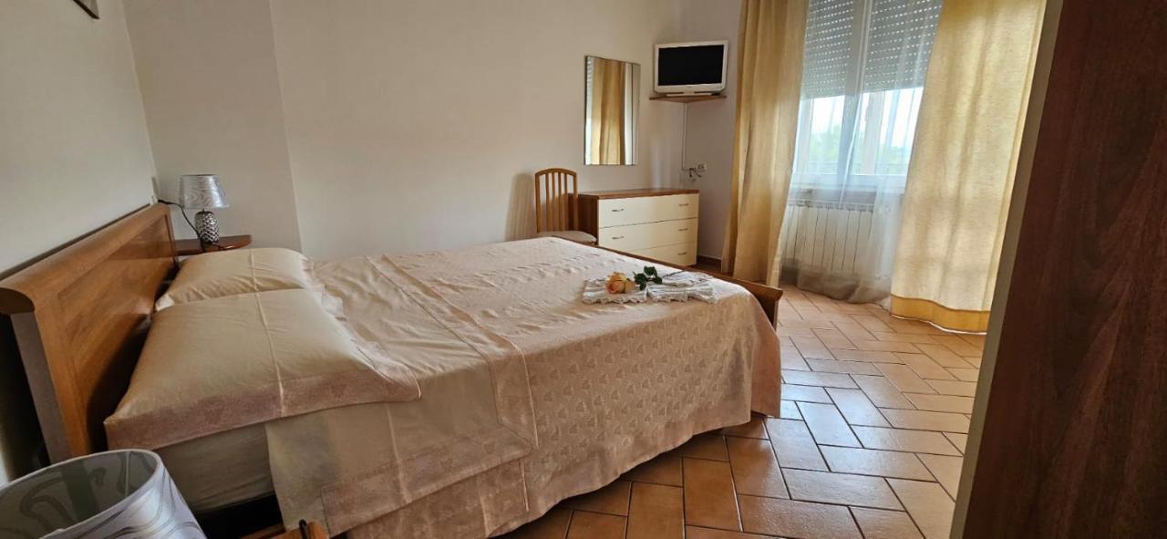 Delizioso Appartamento Collinare Limigiano Extérieur photo